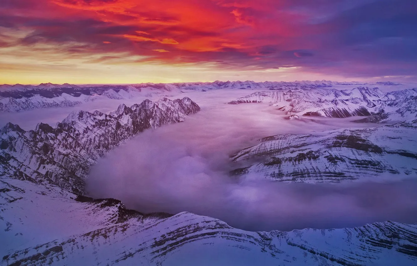 Фото обои зима, облака, снег, вершины, Канада, зарево, Альберта, Скалистые горы