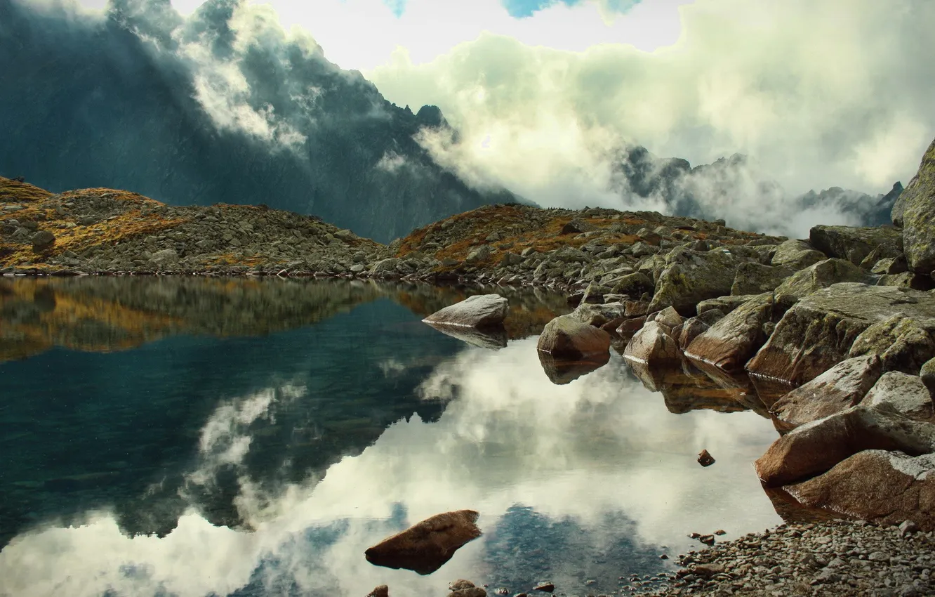 Фото обои горы, туман, озеро, камни