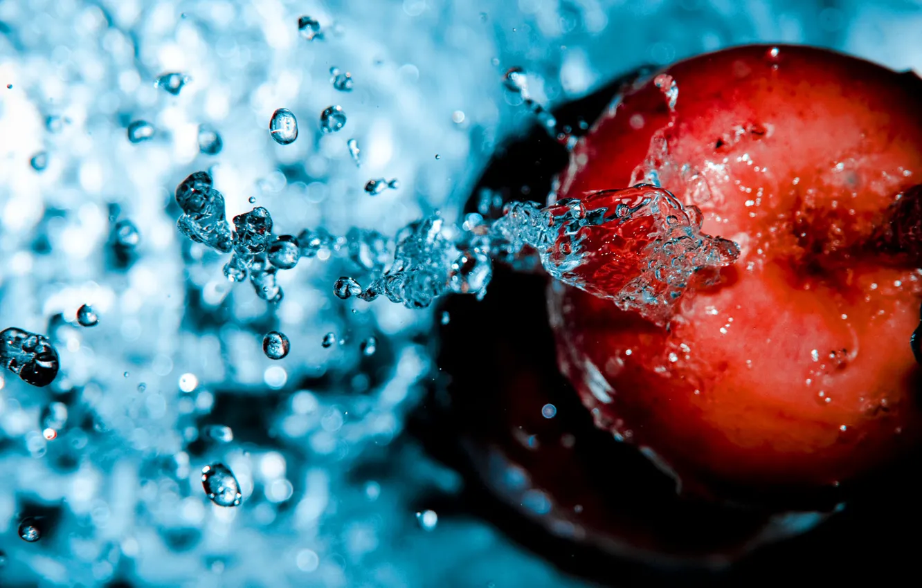 Фото обои капли, движение, яблоко, воды
