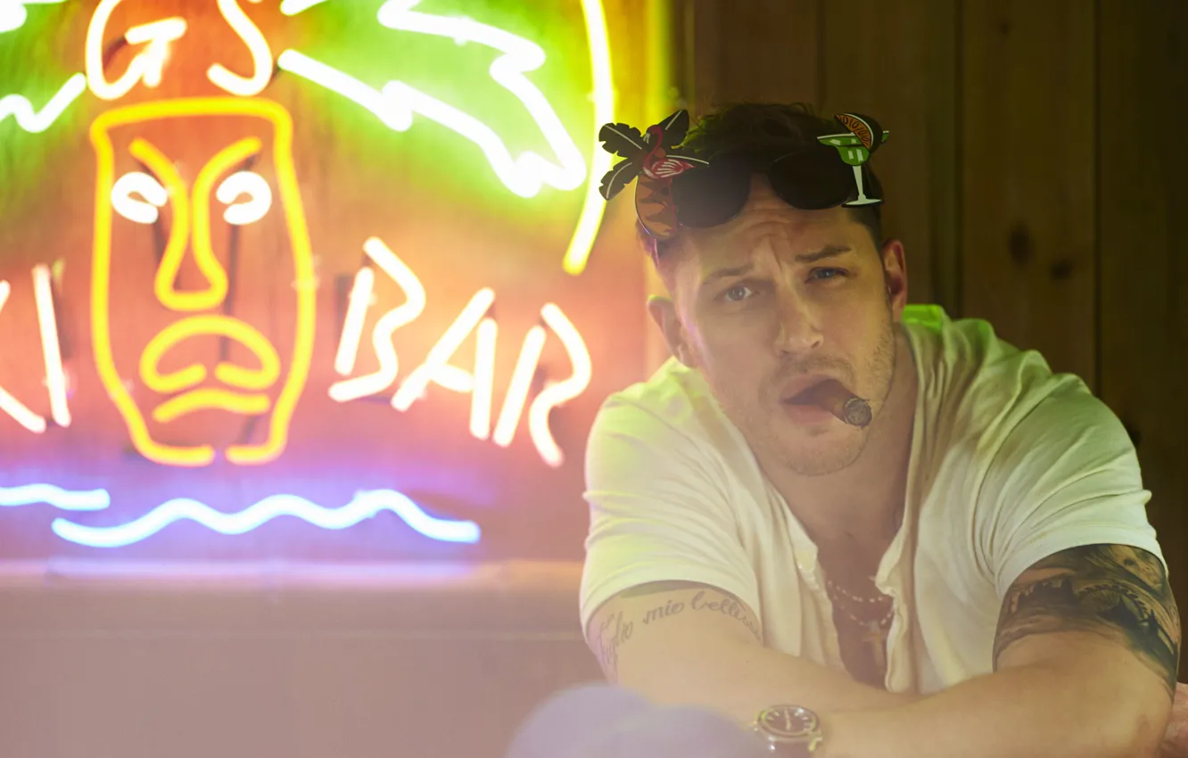Фото обои актер, сигара, курит, Мужчины, Том Харди, Tom Hardy