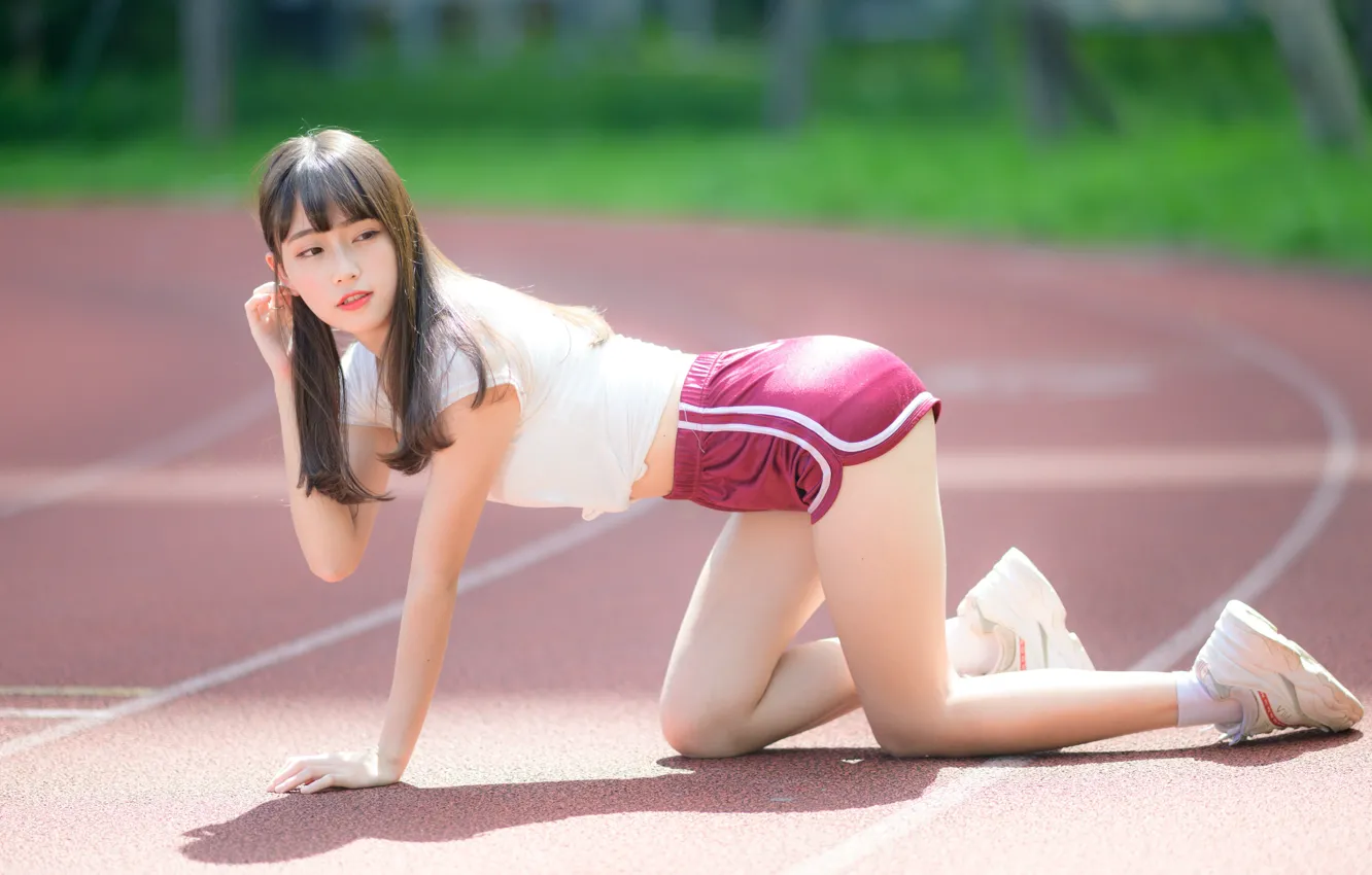 Фото обои азиатка, жест, красивая девушка, stadium, стадион, beautiful girl, asian, спортивная форма