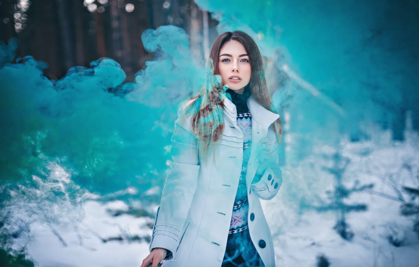 Фото обои взгляд, девушка, дым, пальто, Антон Харисов
