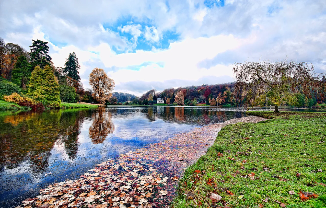 Фото обои осень, небо, облака, деревья, пруд, Англия, беседка, England