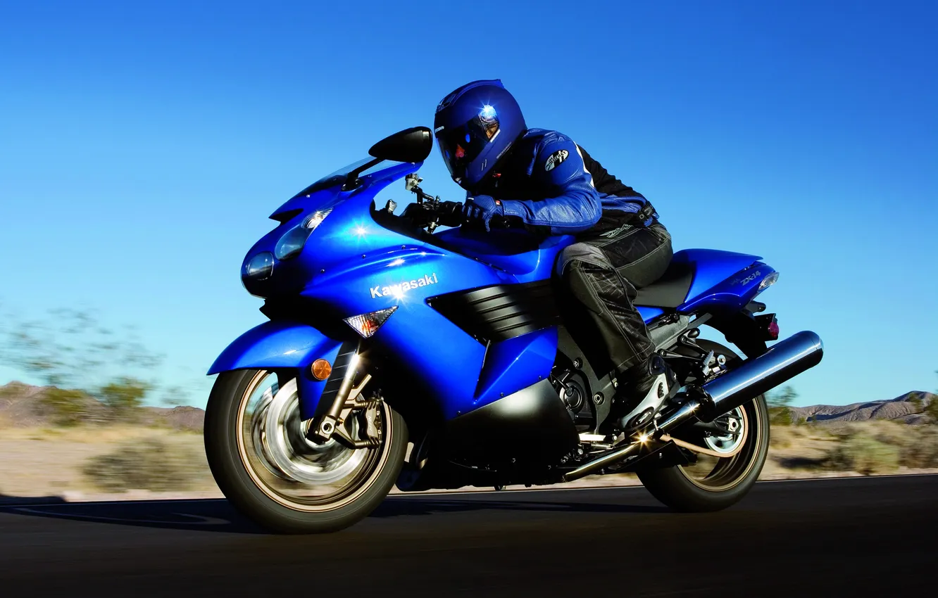 Фото обои дорога, небо, синий, скорость, мотоцикл, kawasaki