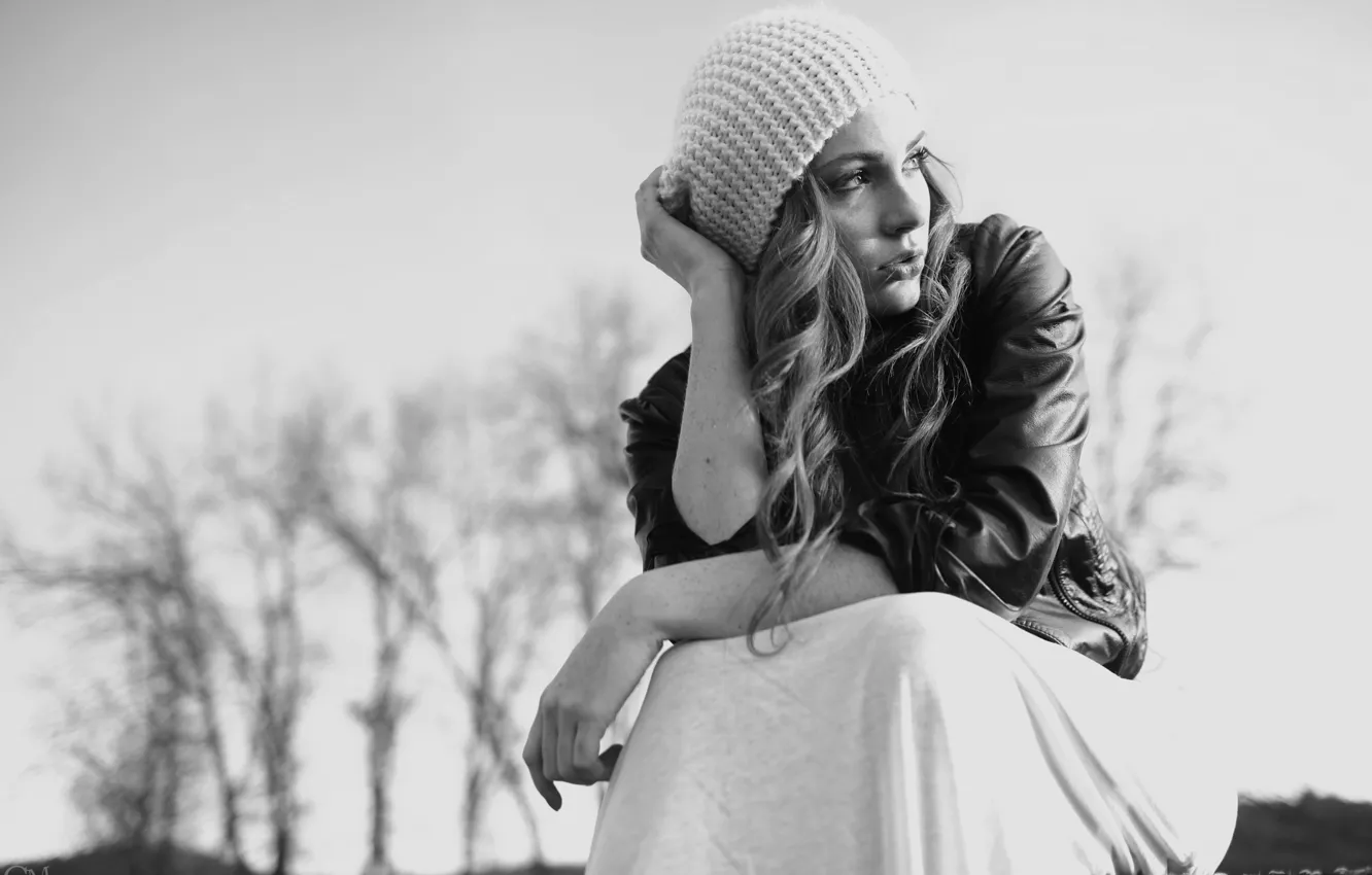 Фото обои girl, dress, trees, woman, model, black and white, female, jacket
