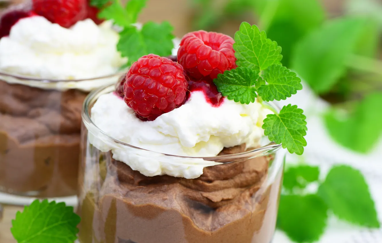 Фото обои десерт, dessert, berries, raspberries, листики мяты, mint leaves, шоколадно десерт, chocolate dessert