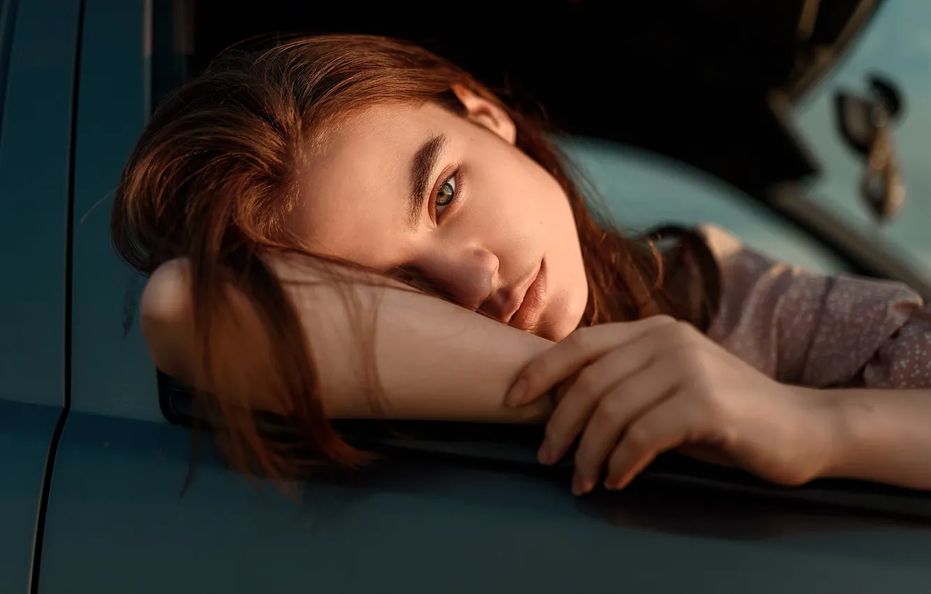 Фото обои поза, модель, портрет, макияж, прическа, шатенка, автомобиль, Juliana Naidenova