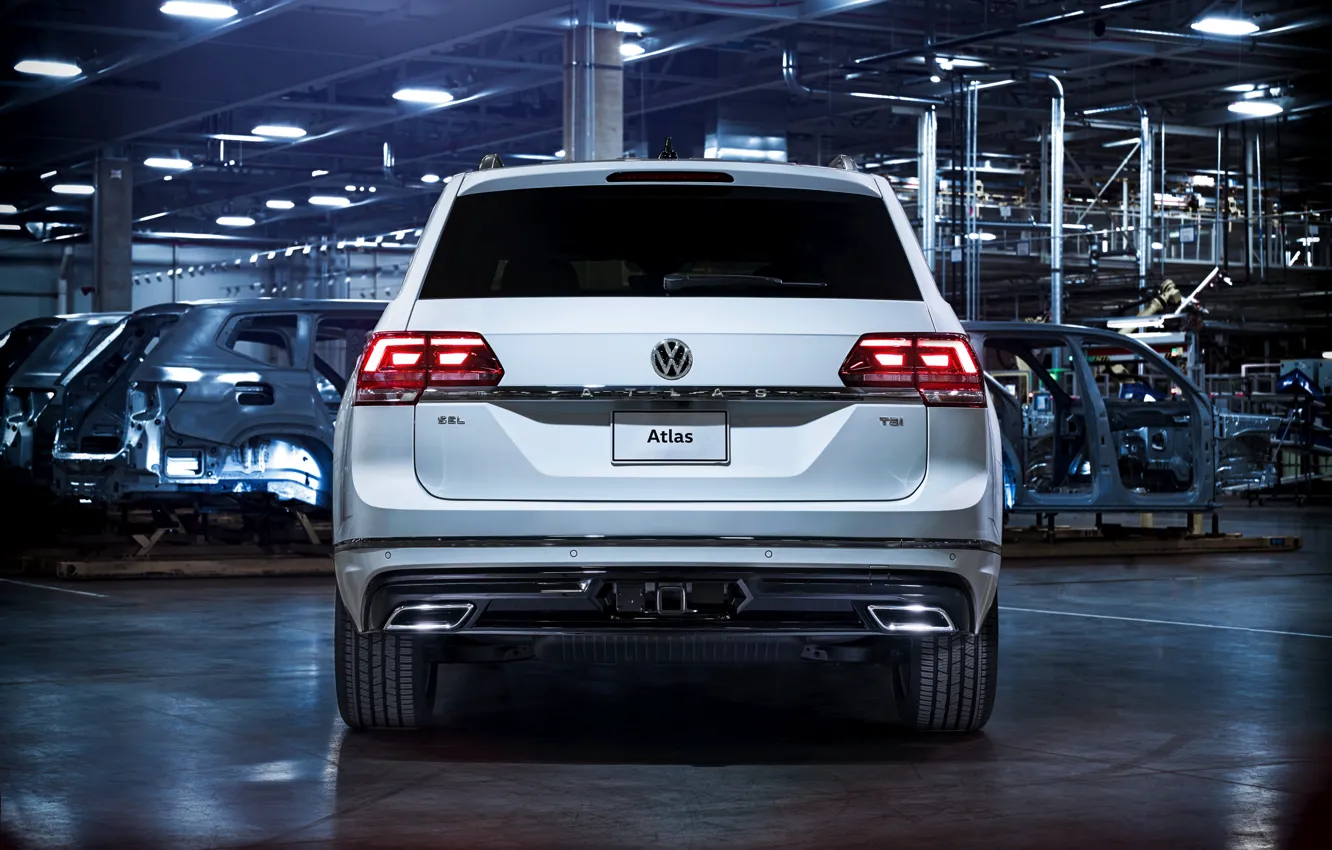Фото обои белый, Volkswagen, 2018, корма, Atlas, R-Line