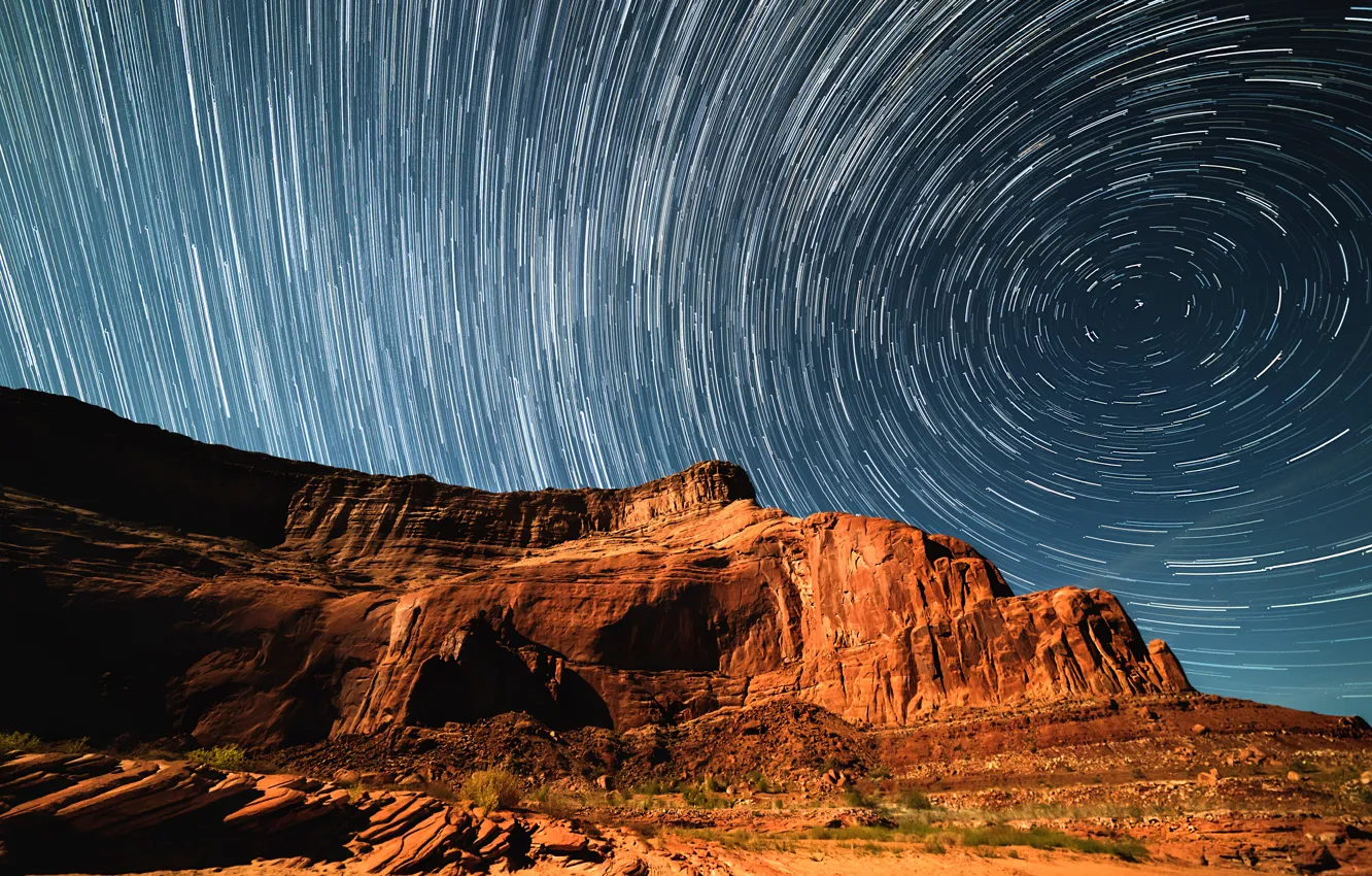 Фото обои небо, звезды, скалы, каньон, звездное небо, длинная экспозиция, длинная выдержка, lighttrails