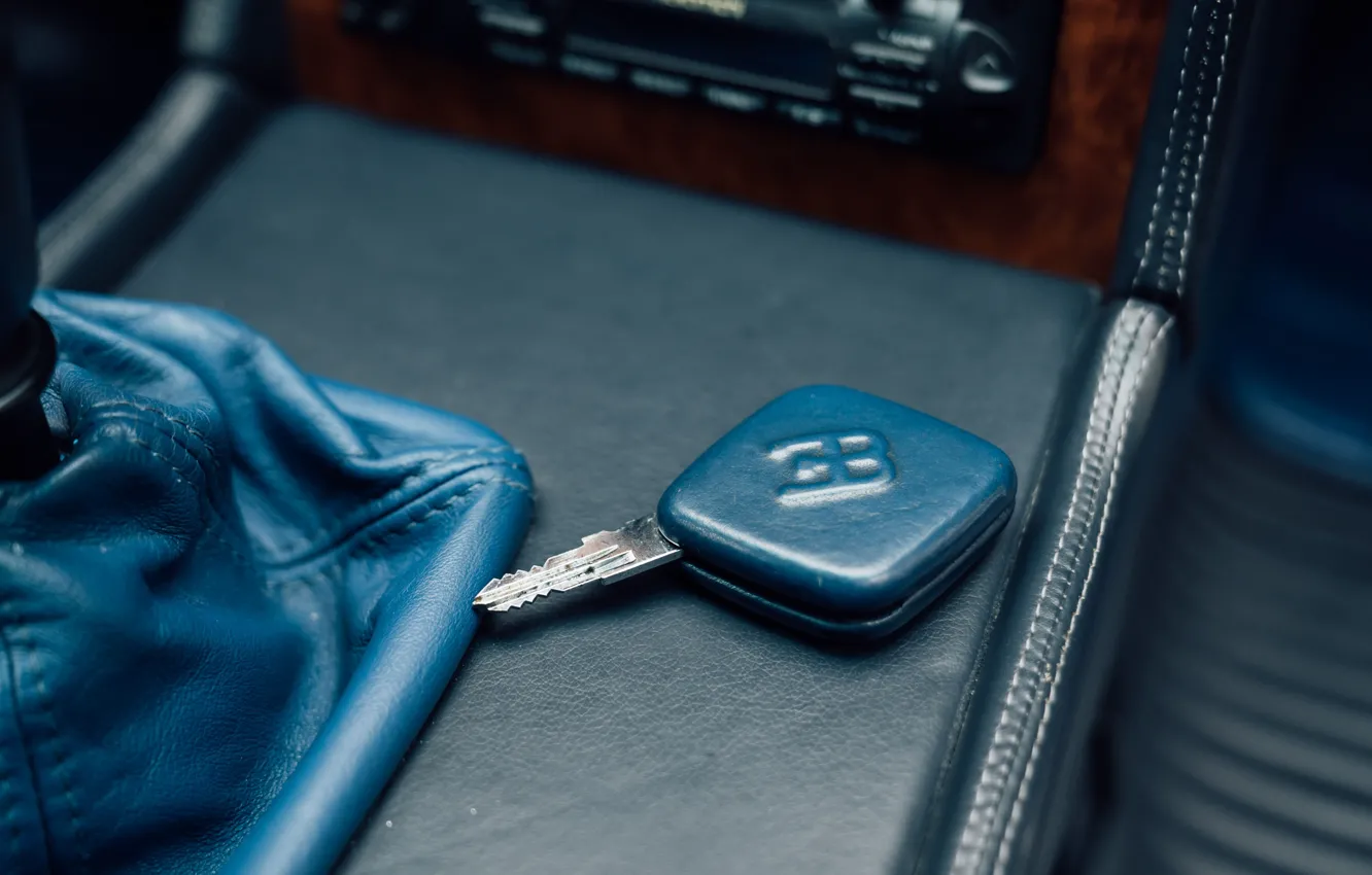 Фото обои Bugatti, logo, key, Bugatti EB110 GT, EB 110