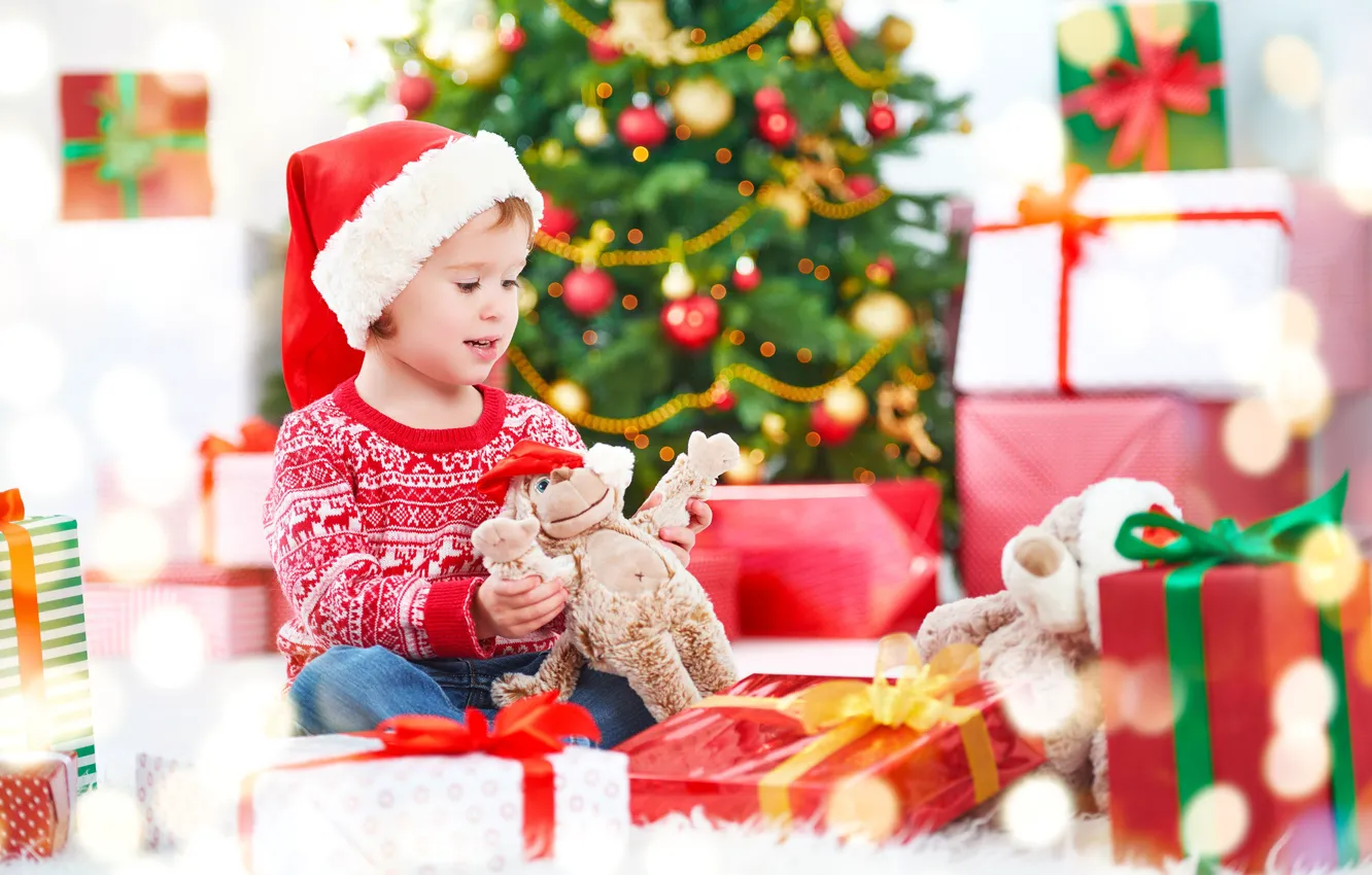 Фото обои шапка, игрушки, елка, ребенок, мальчик, подарки, Новый год, 2018