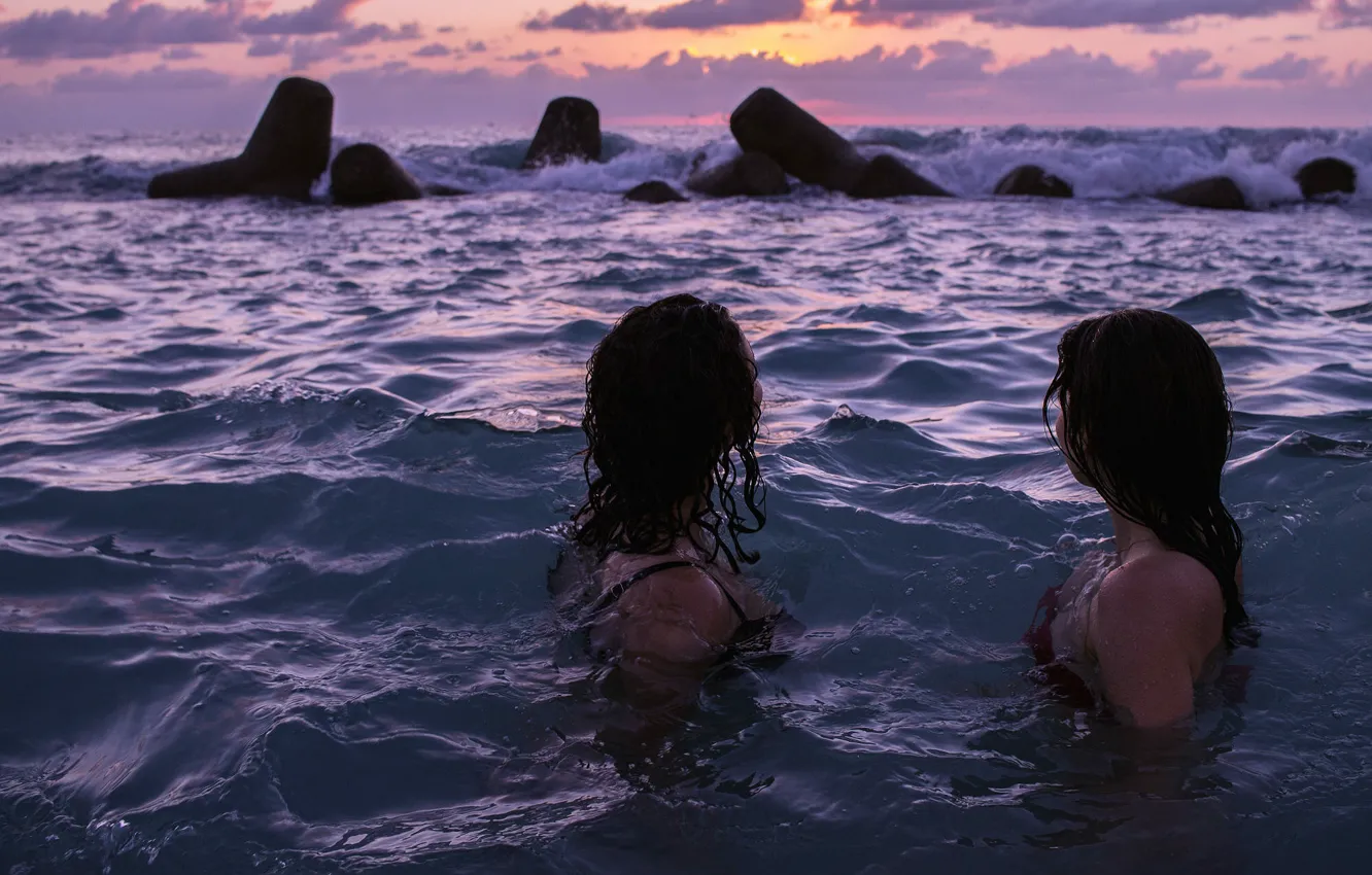 Фото обои волны, девушки, в воде, Rocked by the waves