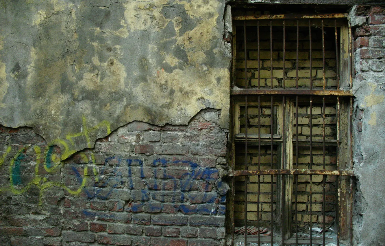 Фото обои стена, окно, решётка, заброшеное здание