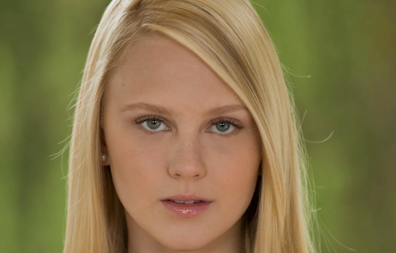 Фото обои woman, young, eyes, model, blur, focus, lips, face