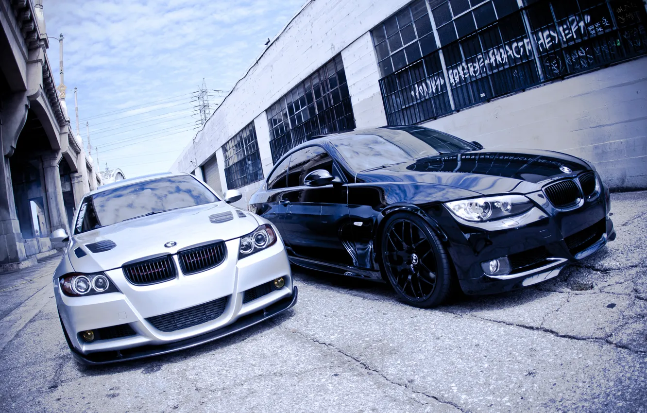 Фото обои белый, BMW, 3Series, два брата, черныё
