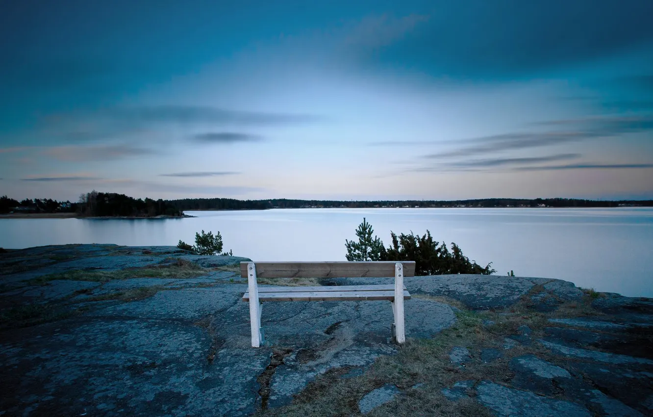 Фото обои rock, trees, sea, houses, bench