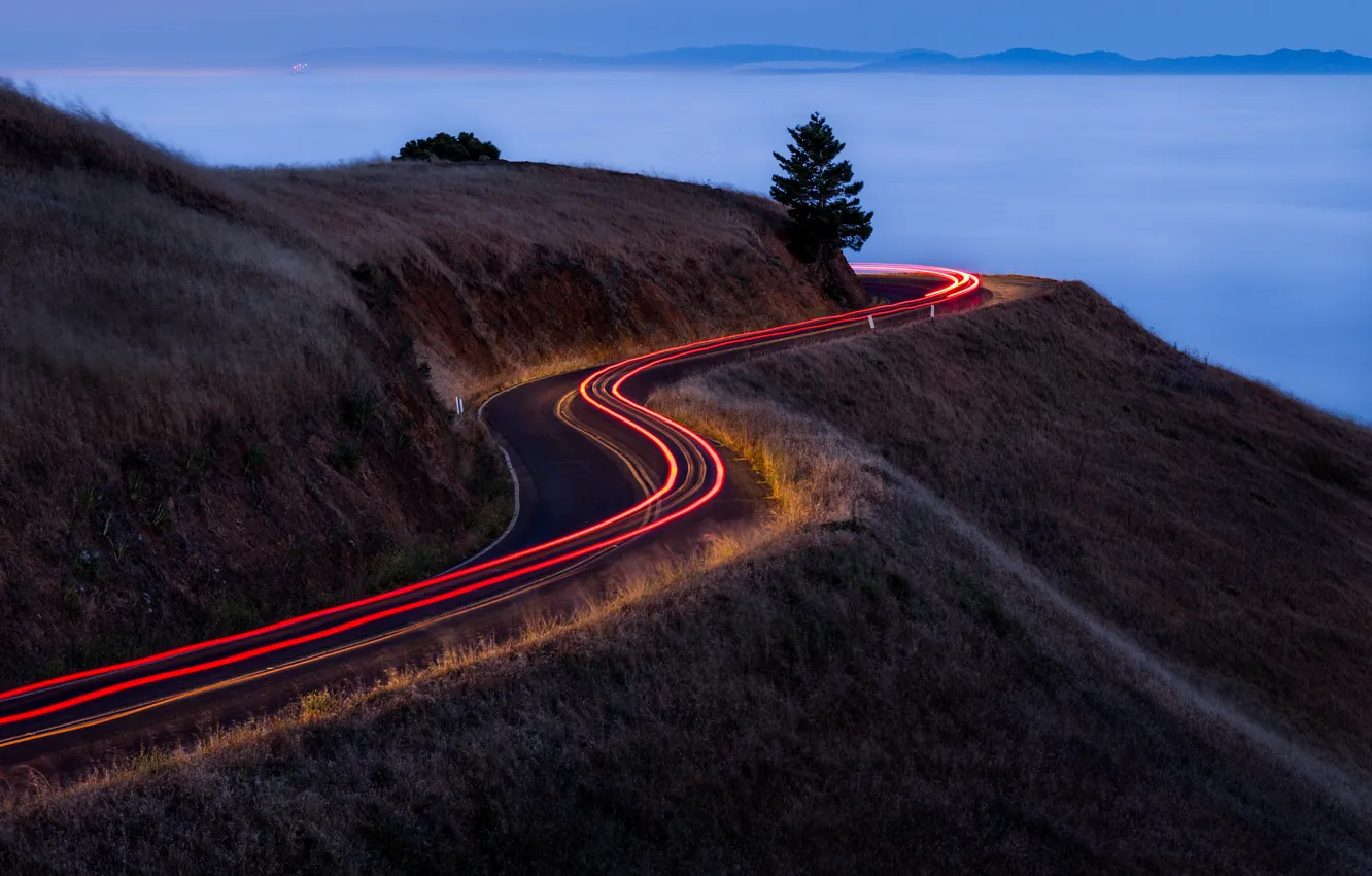 Фото обои дорога, облака, свет, туман, холмы, выдержка