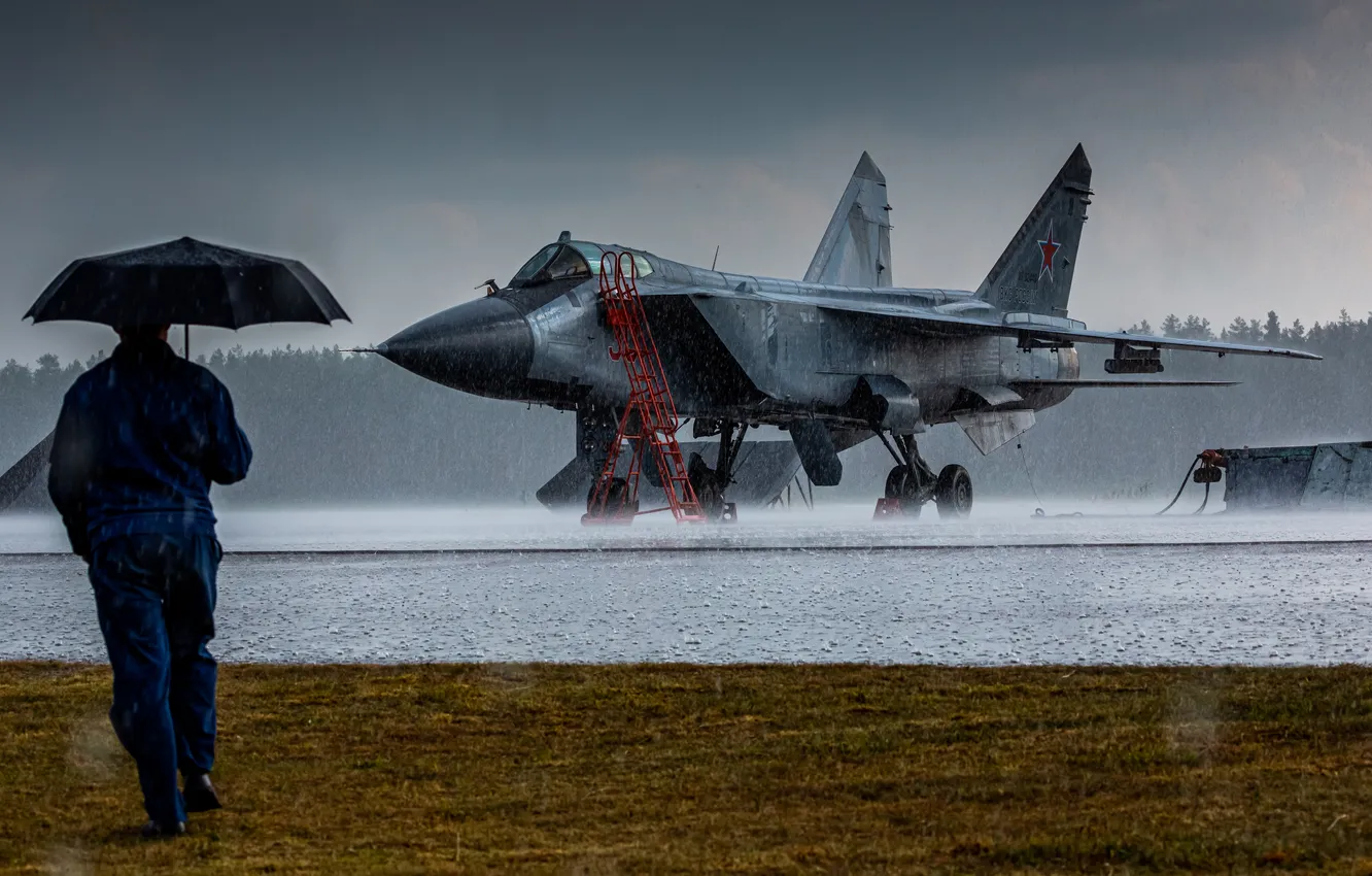 Фото обои rain, Russian, jet fighter, military aircraft, Soviet aircraft, Mikoyan-Gurevich, Mikoyan MiG-31