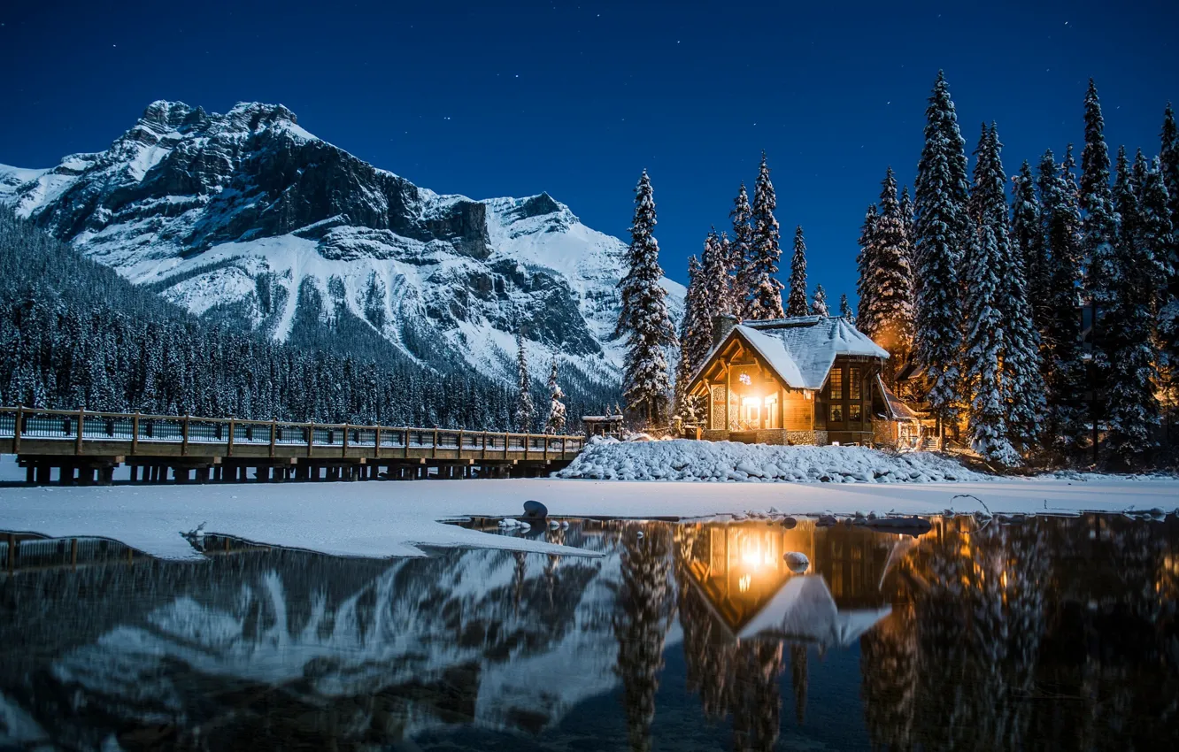 Фото обои зима, горы, ночь, огни, дом, Канада