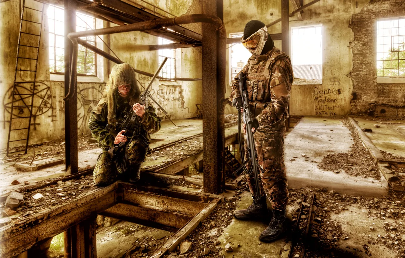 Фото обои оружие, форма, камуфляж, бойцы, вооружены и очень опасны