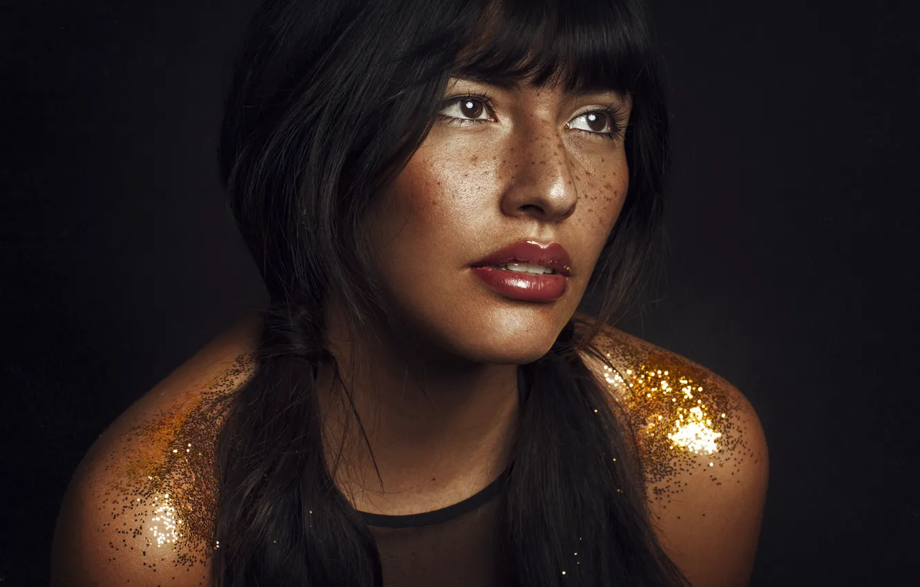 Фото обои девушка, лицо, фон, модель, волосы, загар