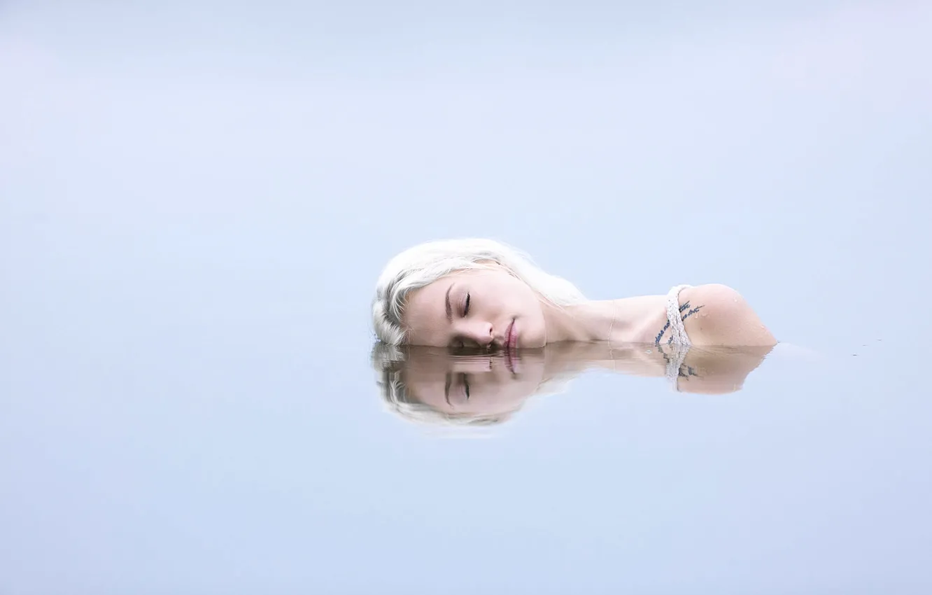 Фото обои вода, девушка, отражение