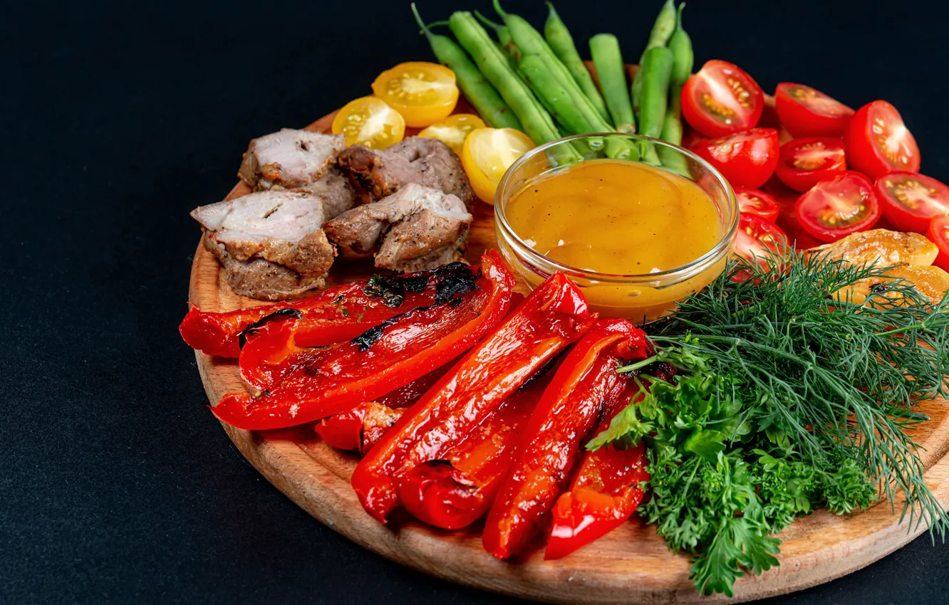 Фото обои зелень, укроп, мясо, доска, перец, овощи, соус, шашлыки