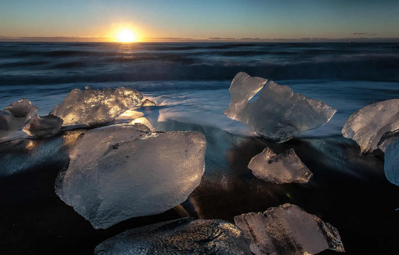 Фото обои волны, вода, солнце, закат, берег, лёд