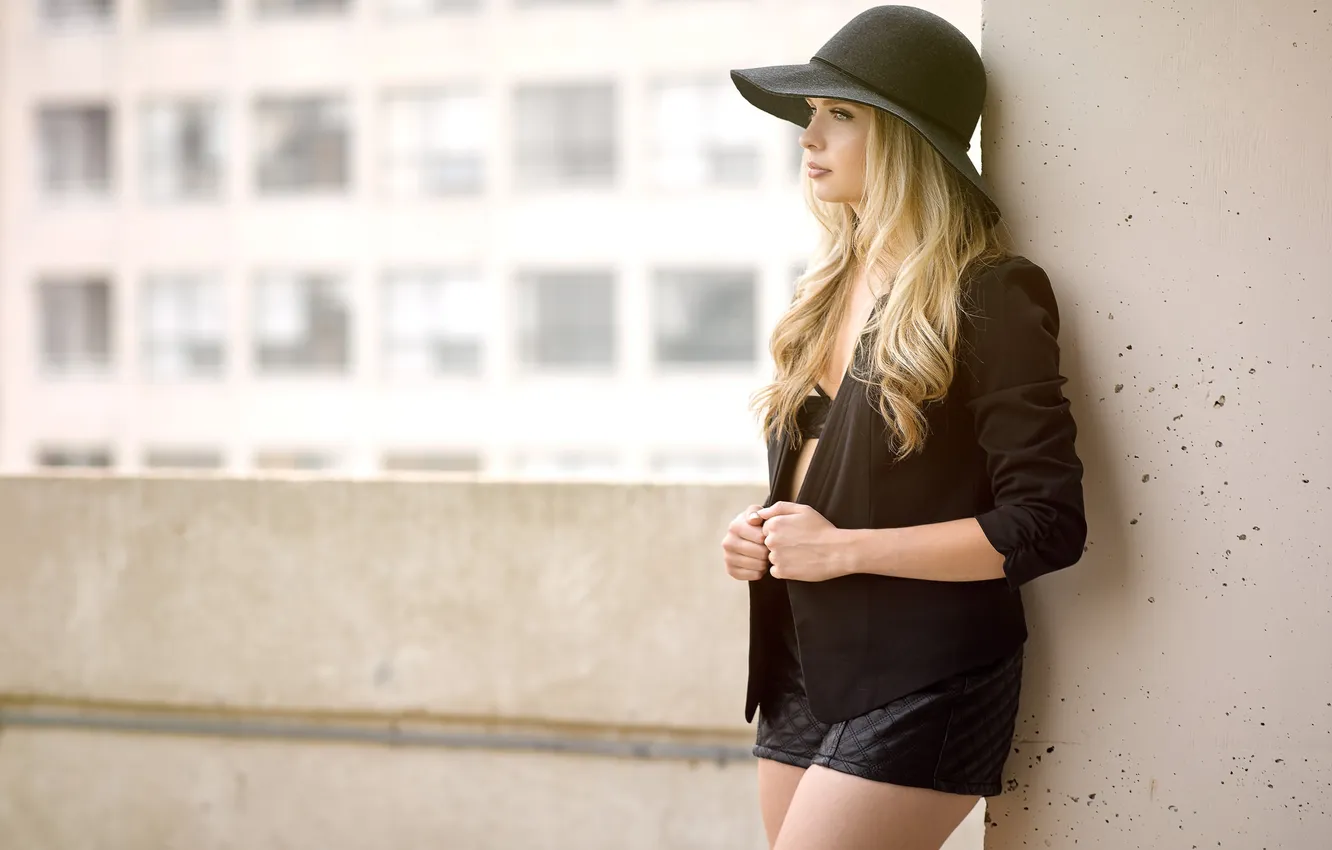 Фото обои girl, shorts, hat, woman, young, model, blonde, cute