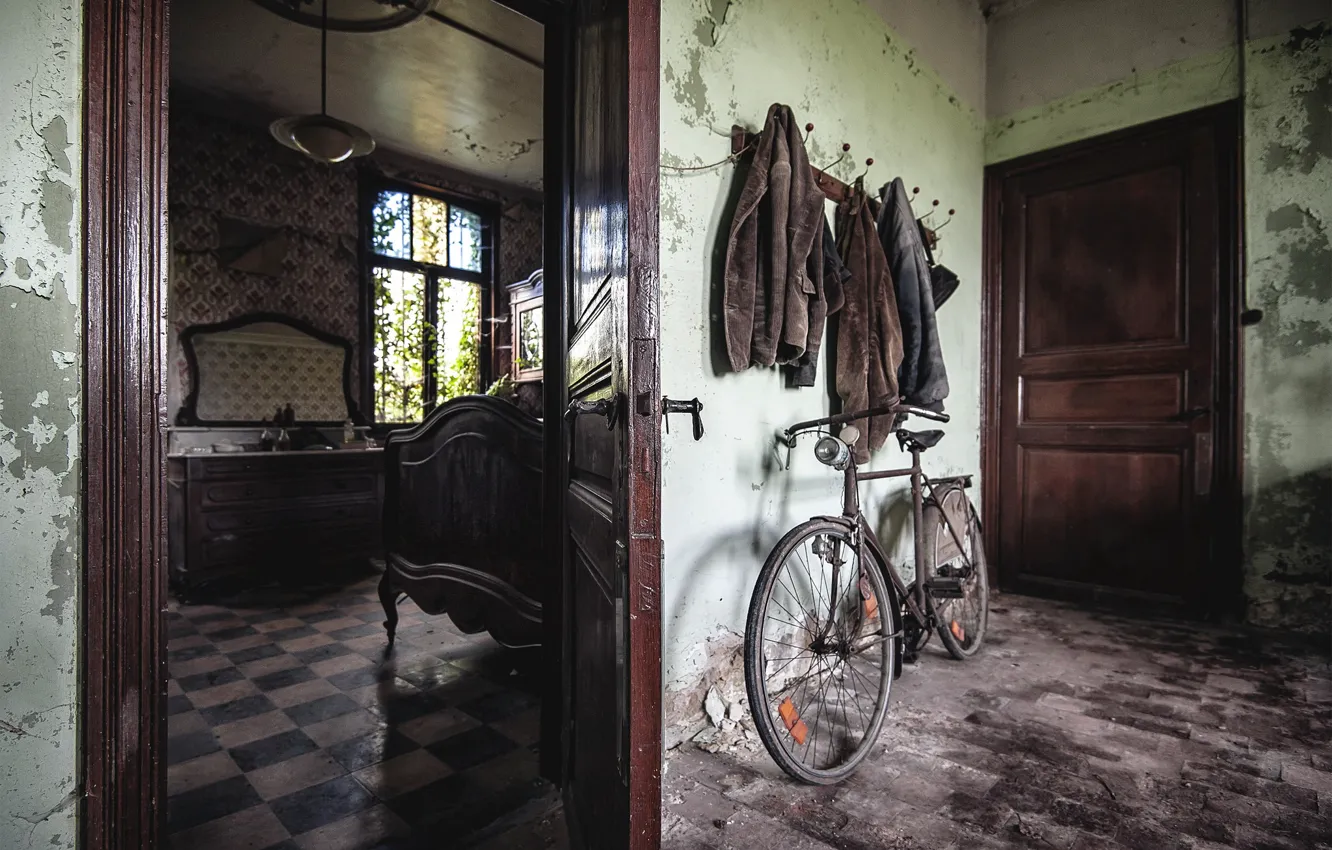 Фото обои велосипед, комната, дверь