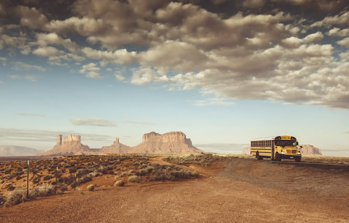 Фото обои дорога, небо, облака, пустыня, забор, долина, Аризона, Долина монументов
