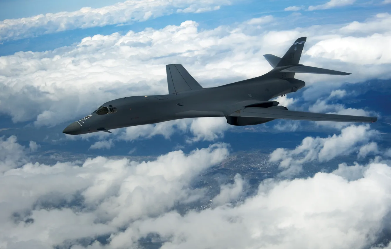 Фото обои небо, облака, полет, Lancer, бомбардировщик, B-1B, стратегический, Rockwell