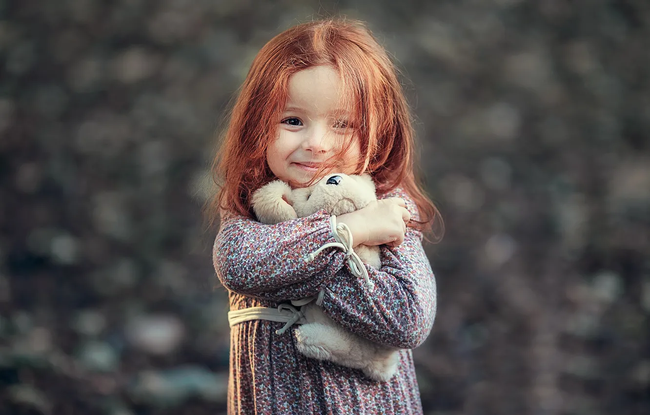 Фото обои улыбка, игрушка, девочка, рыжая, малышка, ребёнок, Darya Stepanova