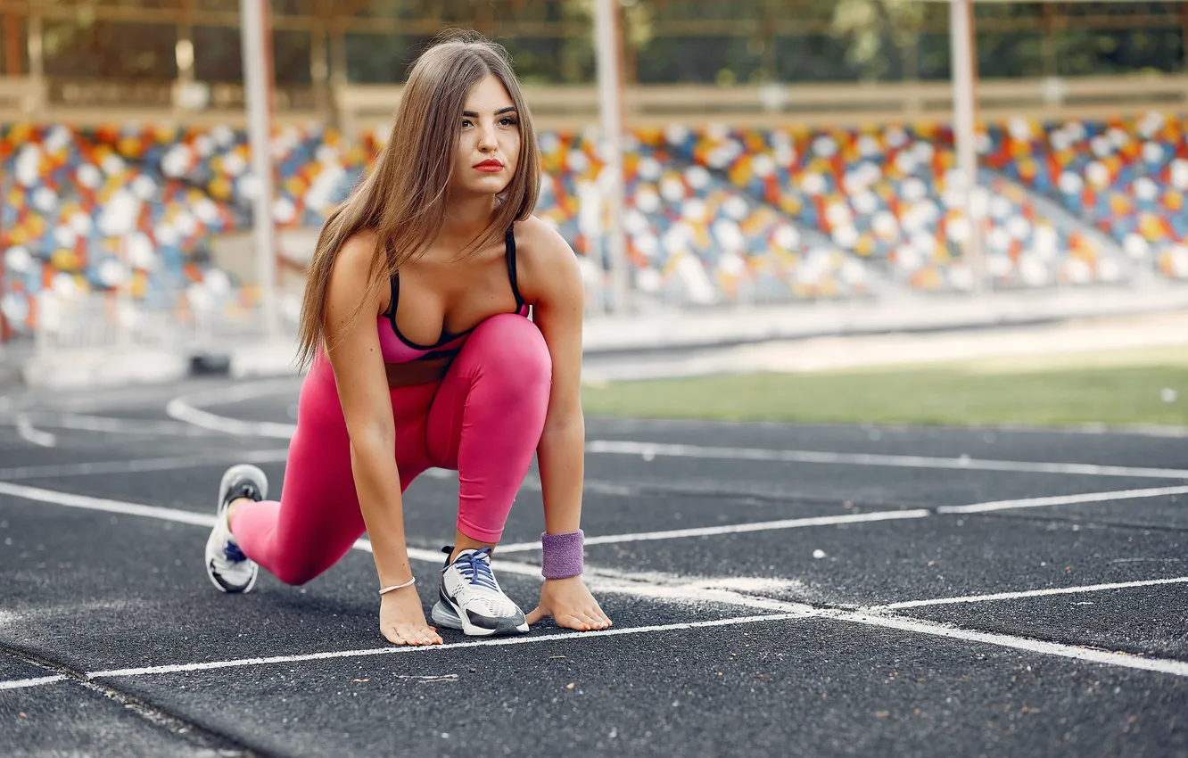 Фото обои girl, stadium, sports, pink uniform