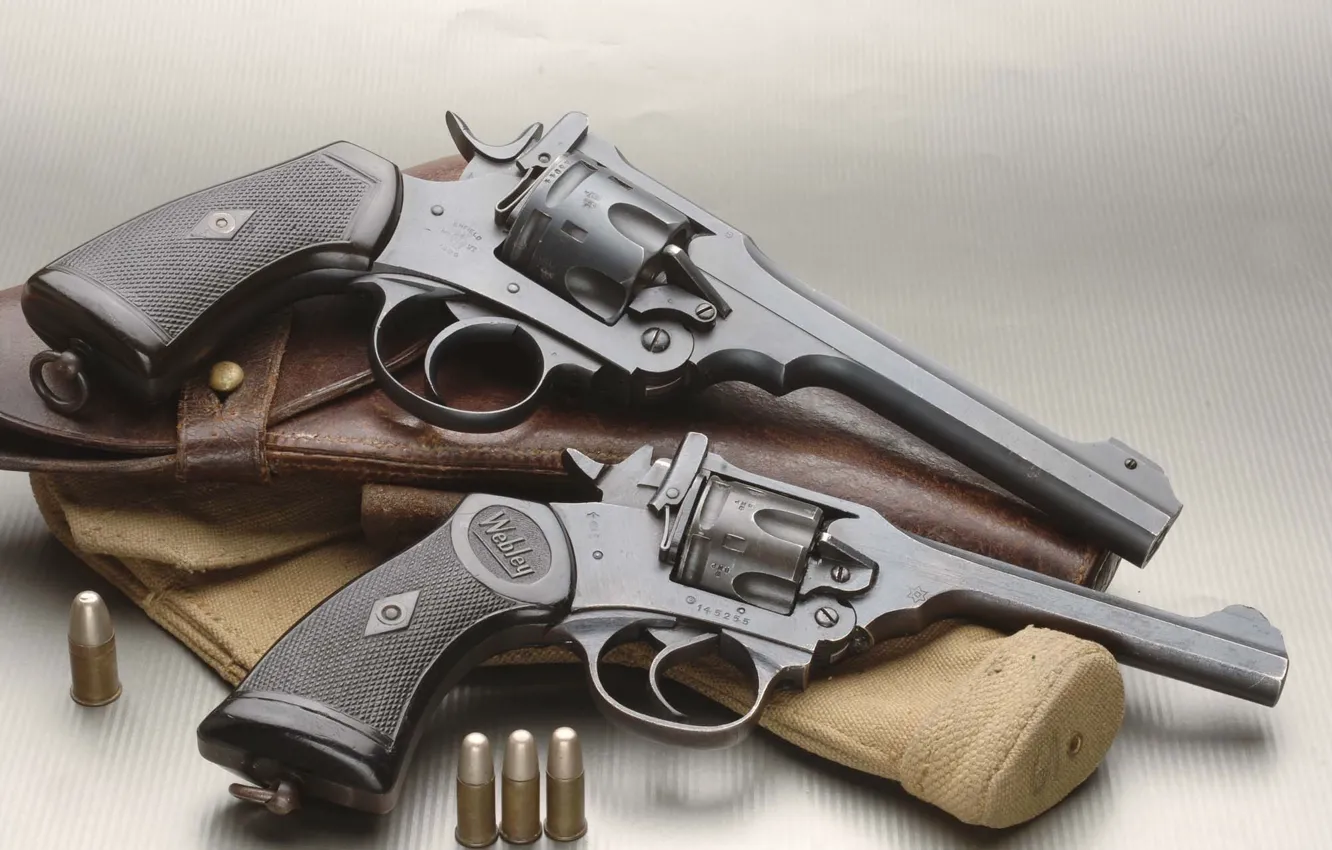 Фото обои патроны, револьвер, кобура, 2 штуки, Revolver, Webley &ampamp; Scott Mark IV
