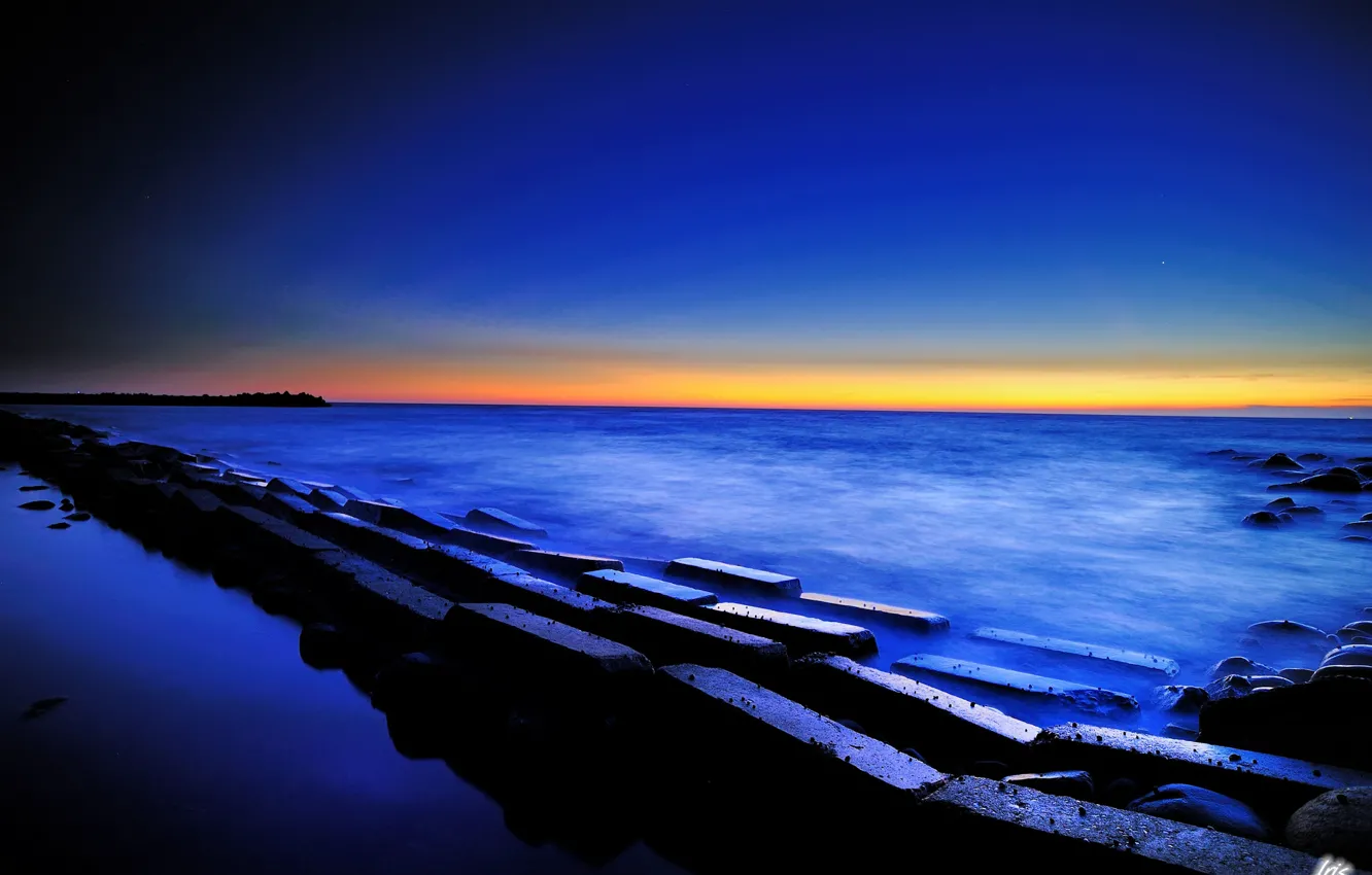 Фото обои море, небо, закат, камни, блоки, сумерки