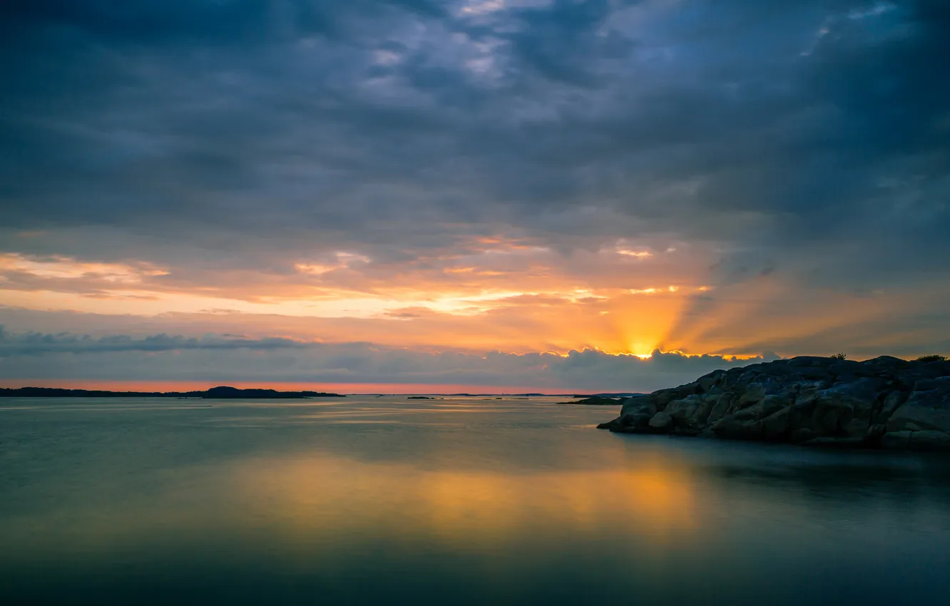 Фото обои тучи, озеро, скалы, рассвет, Sweden, Europe, Scandinavia, Vastra Gotaland