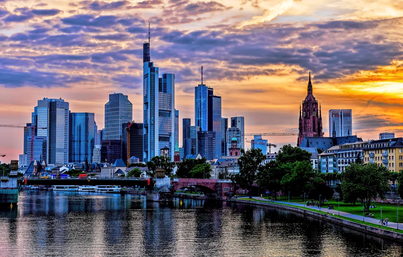 Фото обои небо, закат, здания, Германия, канал, Frankfurt, высотки