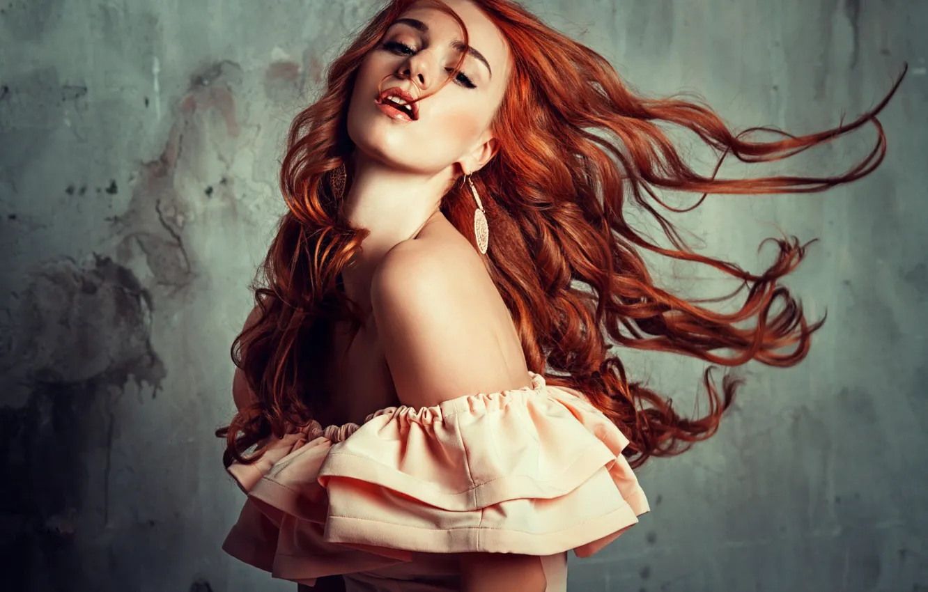 Фото обои девушка, лицо, поза, волосы, рыжая, красотка, плечо, Liliya Nazarova