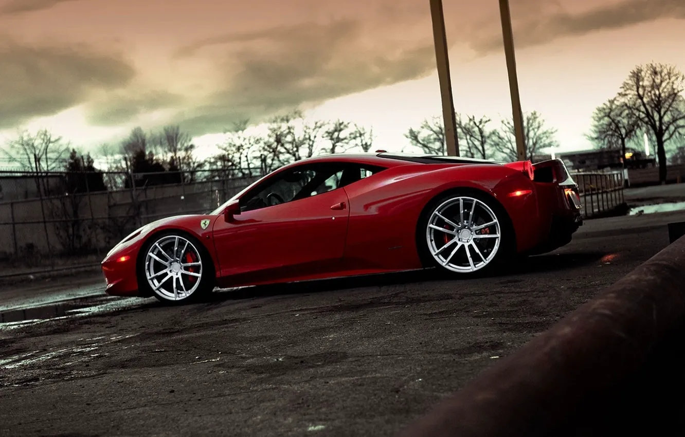 Фото обои небо, деревья, тучи, ограждение, профиль, red, wheels, ferrari