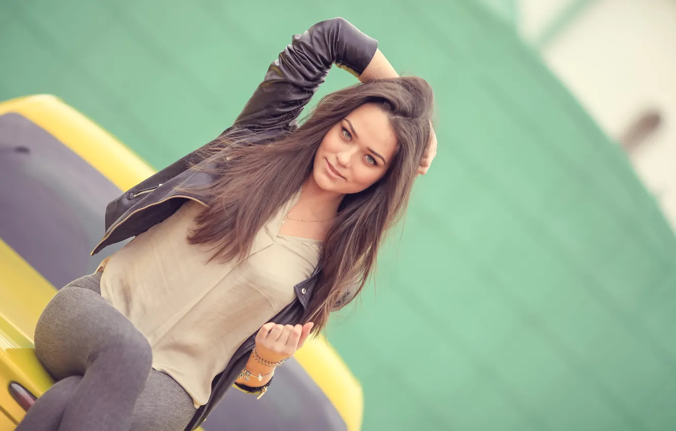 Фото обои car, long hair, woman, young, beautiful, model, look, jacket