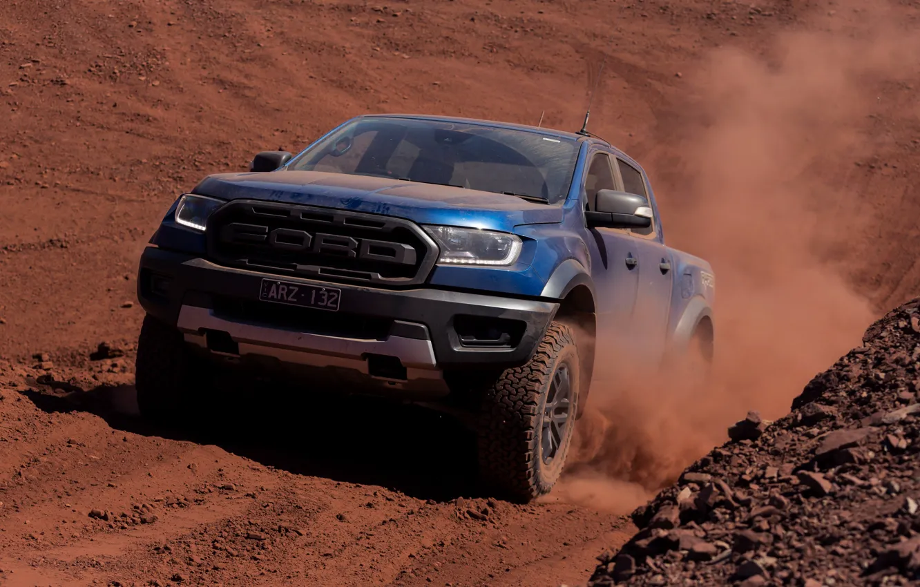 Фото обои синий, движение, Ford, пыль, Raptor, пикап, 2018, Ranger