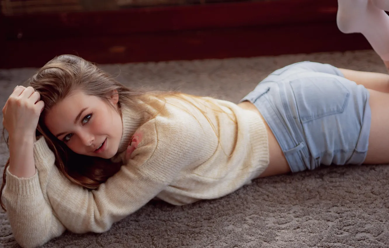 Фото обои green eyes, model, women, brunette, on the floor, feet in the air, lying on front, …