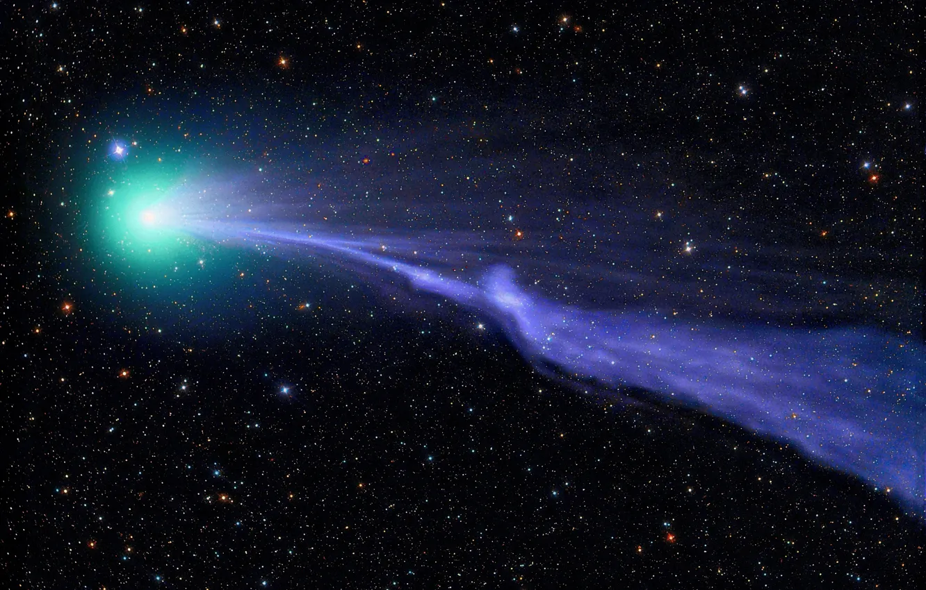 Фото обои Comet Lovejoy, green haze, cometary dust, through solar system