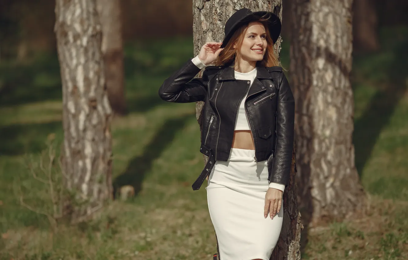 Фото обои forest, woman, spring, elegant, black hat