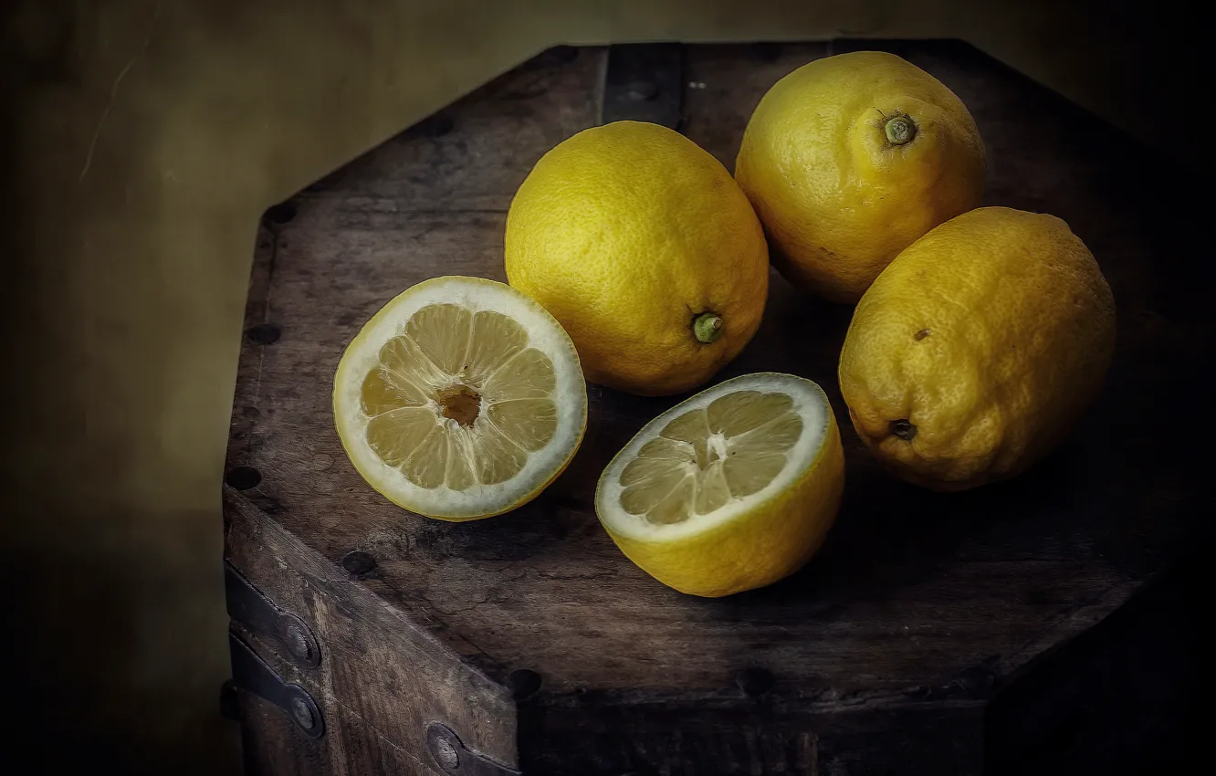 Фото обои макро, сундук, цитрусы, половинки, лимоны
