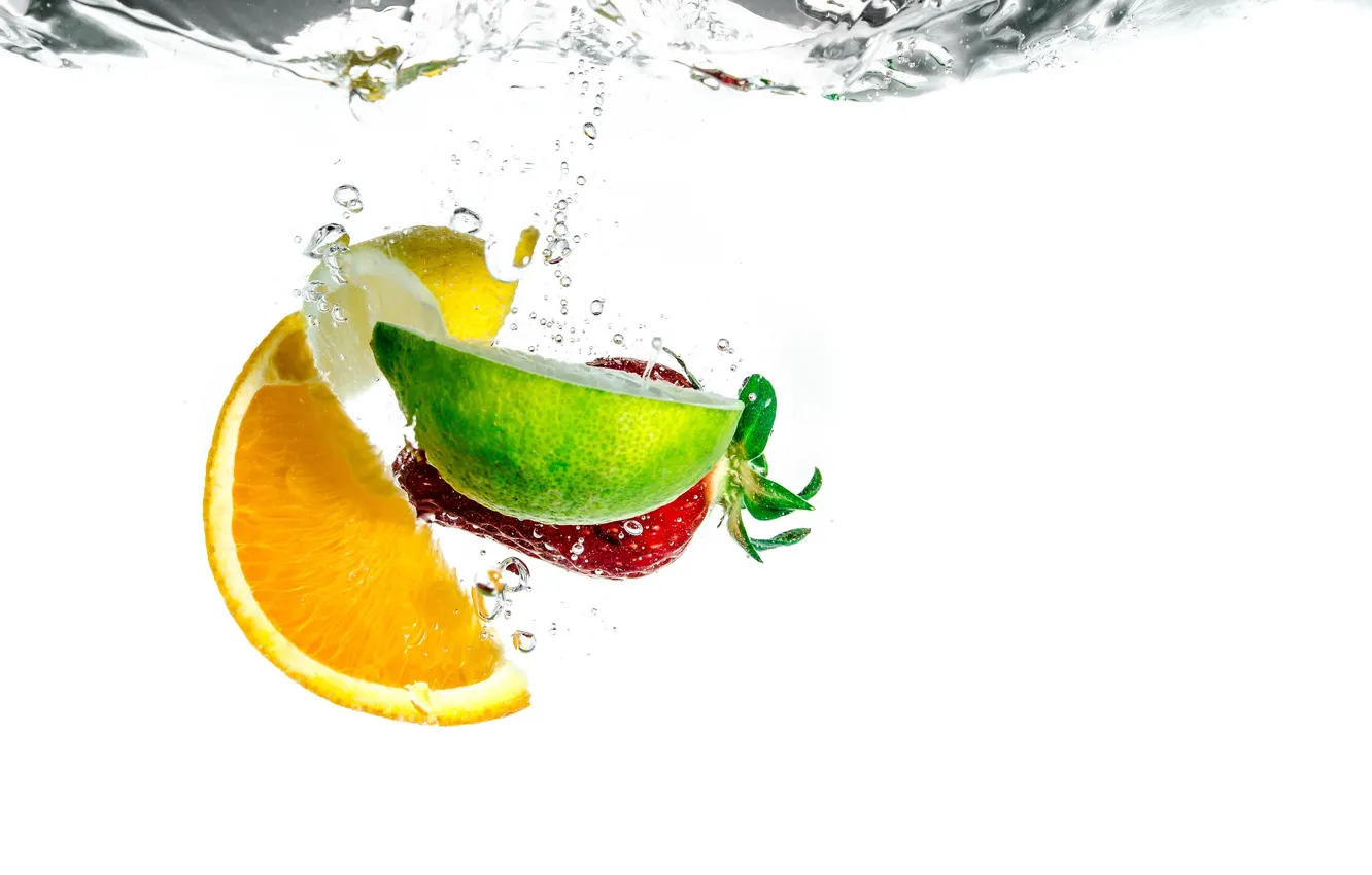 Фото обои lemon, water, orange, splash, strawberry, fruits