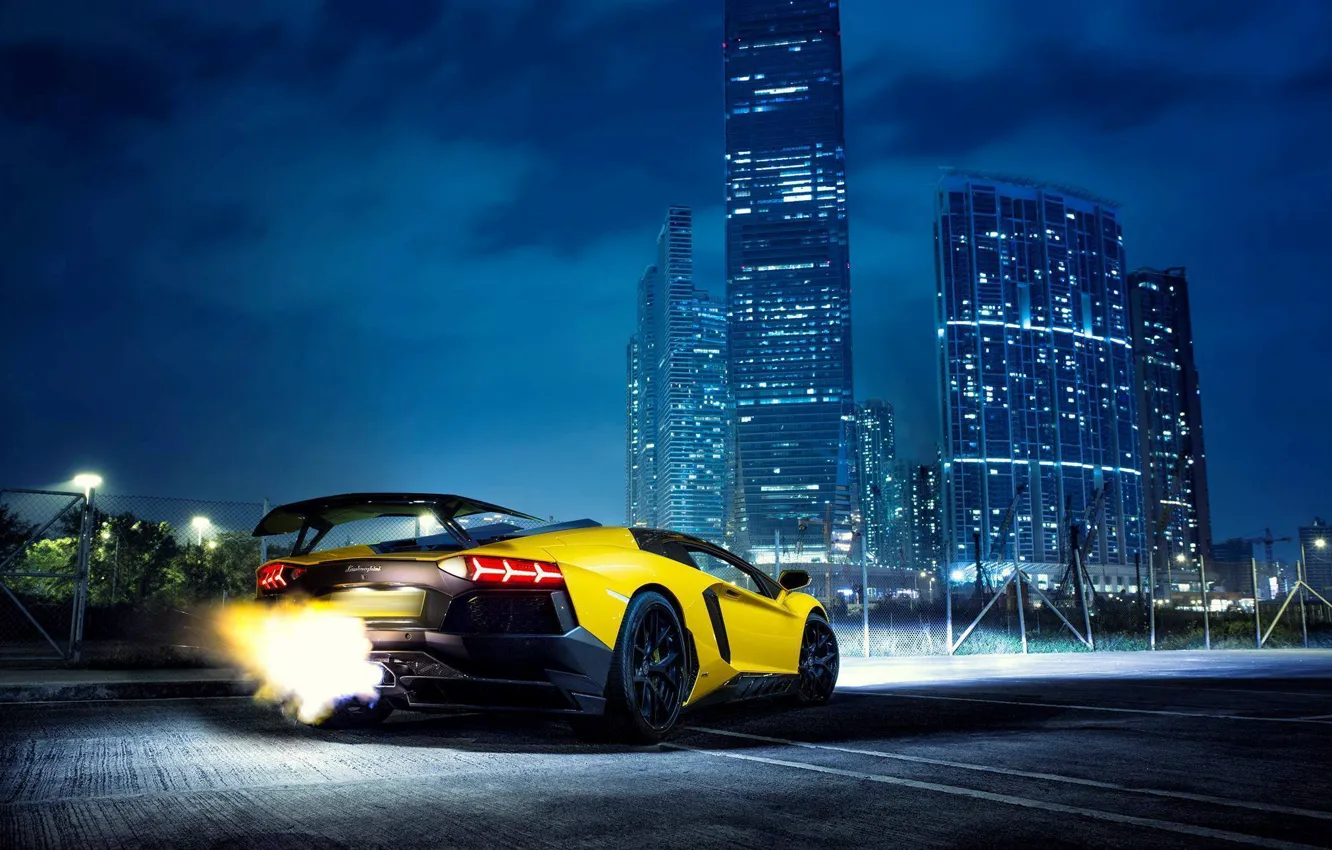 Фото обои Lamborghini, Fire, Night, Yellow, Aventador, Lamborghini Aventador, Building, Backfire