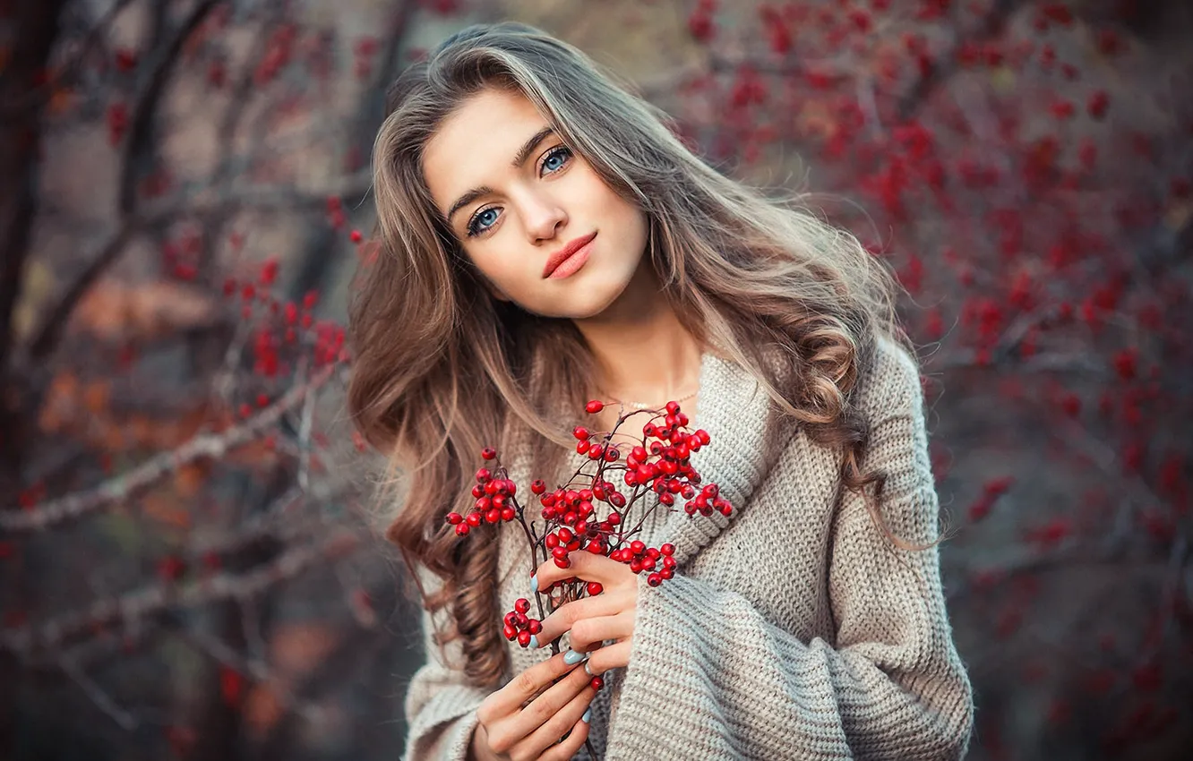 Фото обои осень, взгляд, девушка, природа, свитер, Татьяна, боярышник, Sergey Shatskov