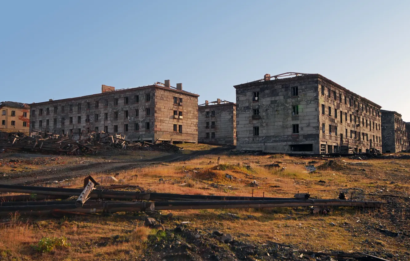 Фото обои небо, здания, дома, Россия, архитектура, заброшенный город